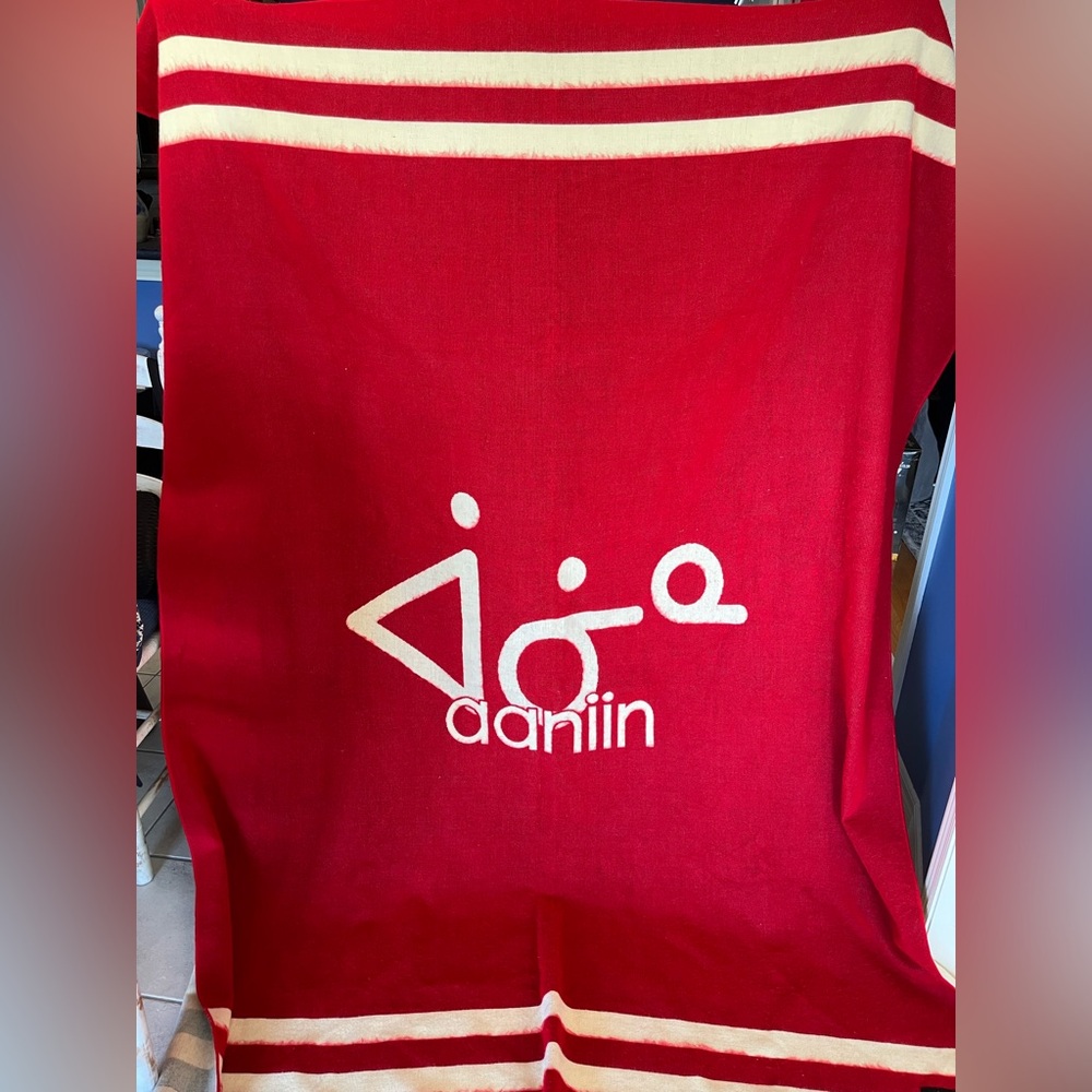 aaniin hello | Indigenous Syllabics | Red & Cream Blanket / Throw 🍁